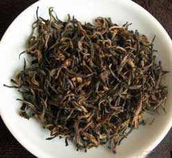 czarna herbata Jin Jun Mei, czerwona herbata, fermentacja, karmel, Chiny, mleko, cytryna, imbir, miód, problemy żołądkowe